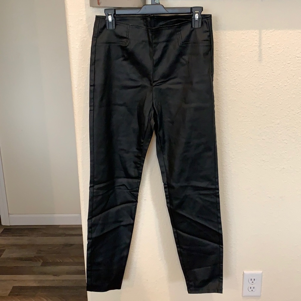 Women’s pleather zip pant stretch